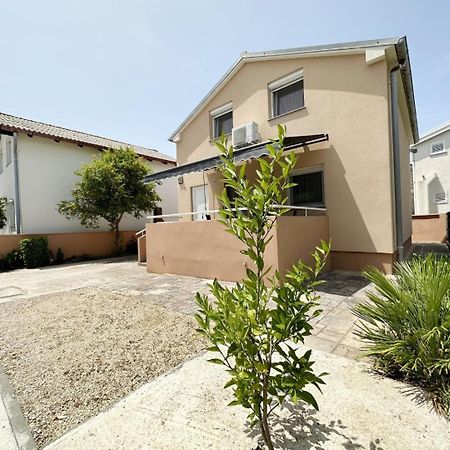 Apartments Jora - Family Friendly With Parking Space ニン エクステリア 写真