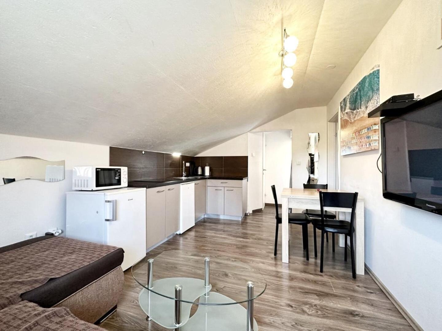 Apartments Jora - Family Friendly With Parking Space ニン エクステリア 写真